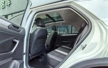 Volkswagen T-Roc I, 2022 год, 1 400 000 рублей, 8 фотография