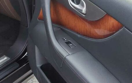 Infiniti QX70, 2014 год, 2 700 000 рублей, 19 фотография