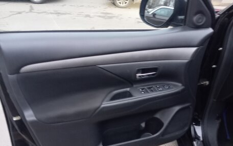 Mitsubishi Outlander III рестайлинг 3, 2017 год, 1 800 000 рублей, 6 фотография