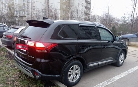 Mitsubishi Outlander III рестайлинг 3, 2017 год, 1 800 000 рублей, 4 фотография