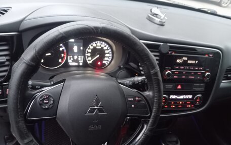 Mitsubishi Outlander III рестайлинг 3, 2017 год, 1 800 000 рублей, 11 фотография