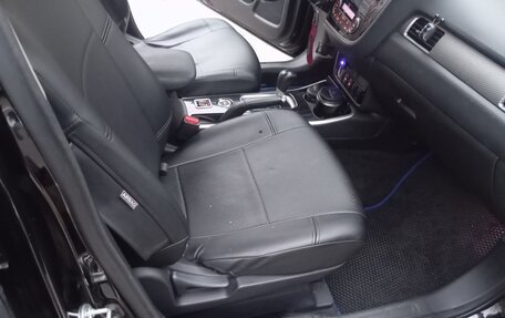 Mitsubishi Outlander III рестайлинг 3, 2017 год, 1 800 000 рублей, 14 фотография