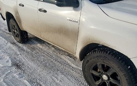 Toyota Hilux VIII, 2021 год, 3 500 000 рублей, 2 фотография