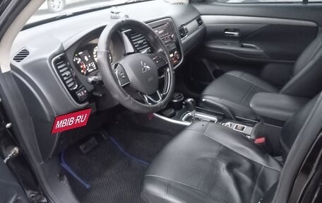 Mitsubishi Outlander III рестайлинг 3, 2017 год, 1 800 000 рублей, 12 фотография