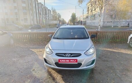 Hyundai Solaris II рестайлинг, 2011 год, 800 000 рублей, 1 фотография