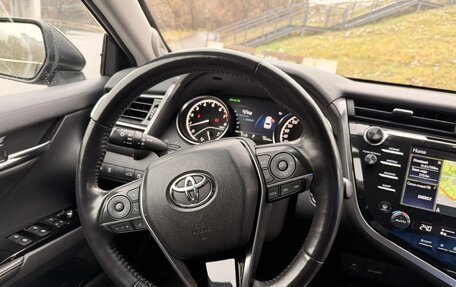 Toyota Camry, 2018 год, 2 850 000 рублей, 10 фотография