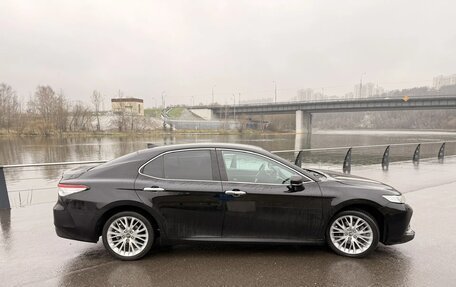 Toyota Camry, 2018 год, 2 850 000 рублей, 2 фотография