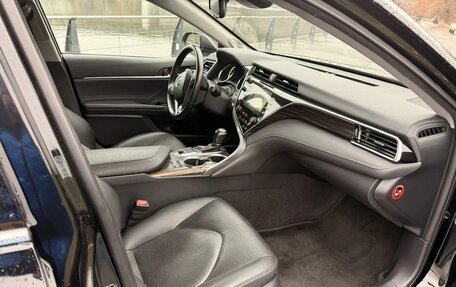 Toyota Camry, 2018 год, 2 850 000 рублей, 15 фотография