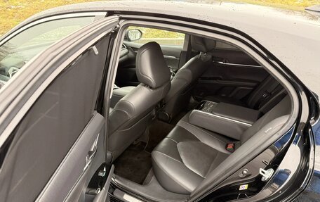 Toyota Camry, 2018 год, 2 850 000 рублей, 16 фотография