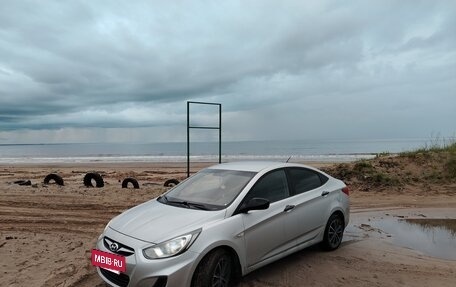 Hyundai Solaris II рестайлинг, 2011 год, 800 000 рублей, 2 фотография