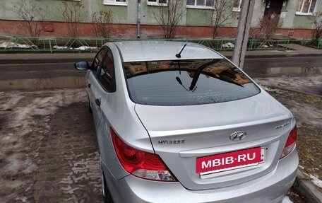 Hyundai Solaris II рестайлинг, 2011 год, 800 000 рублей, 5 фотография