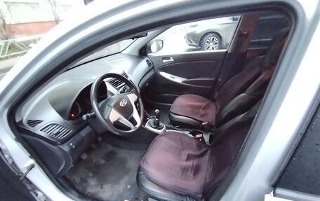 Hyundai Solaris II рестайлинг, 2011 год, 800 000 рублей, 8 фотография
