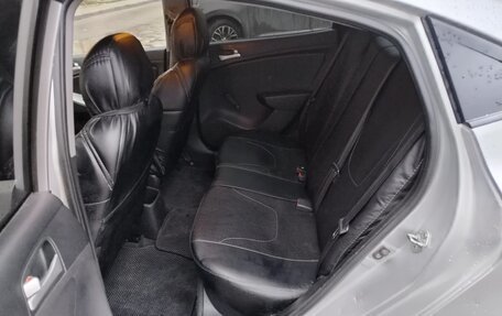 Hyundai Solaris II рестайлинг, 2011 год, 800 000 рублей, 10 фотография