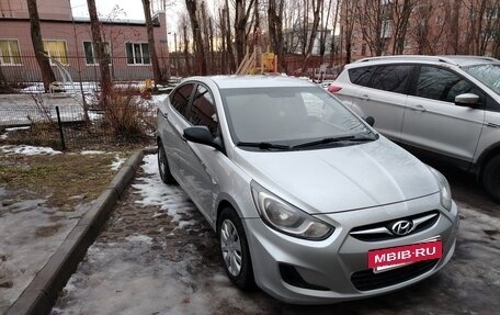 Hyundai Solaris II рестайлинг, 2011 год, 800 000 рублей, 6 фотография