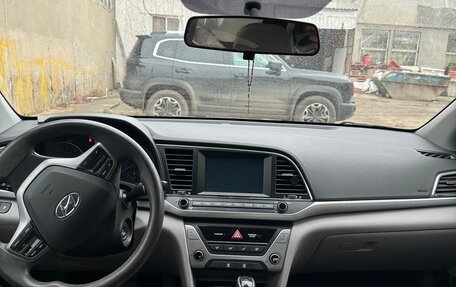 Hyundai Elantra VI рестайлинг, 2018 год, 1 200 000 рублей, 8 фотография