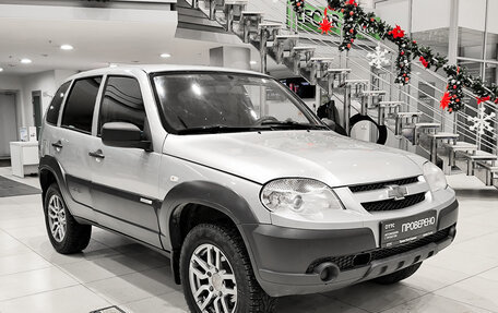 Chevrolet Niva I рестайлинг, 2015 год, 530 000 рублей, 3 фотография