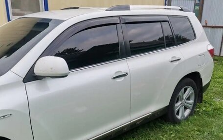 Toyota Highlander III, 2010 год, 1 700 000 рублей, 2 фотография