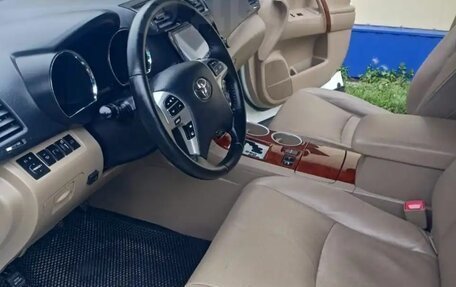 Toyota Highlander III, 2010 год, 1 700 000 рублей, 10 фотография