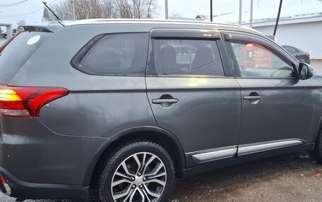 Mitsubishi Outlander III рестайлинг 3, 2015 год, 1 700 000 рублей, 3 фотография