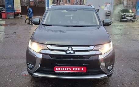 Mitsubishi Outlander III рестайлинг 3, 2015 год, 1 700 000 рублей, 2 фотография