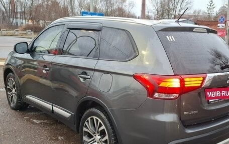 Mitsubishi Outlander III рестайлинг 3, 2015 год, 1 700 000 рублей, 4 фотография