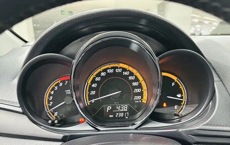 Toyota Yaris XP150 рестайлинг, 2022 год, 1 000 777 рублей, 9 фотография