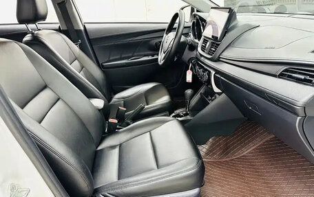 Toyota Yaris XP150 рестайлинг, 2022 год, 1 000 777 рублей, 13 фотография