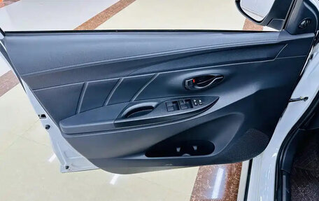 Toyota Yaris XP150 рестайлинг, 2022 год, 1 000 777 рублей, 15 фотография