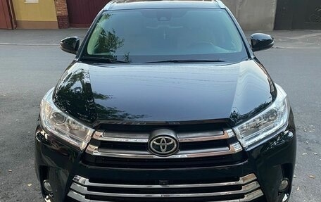 Toyota Highlander III, 2019 год, 3 700 000 рублей, 1 фотография