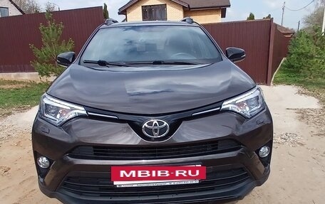 Toyota RAV4, 2018 год, 2 585 000 рублей, 2 фотография