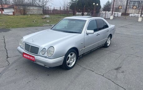 Mercedes-Benz E-Класс, 1997 год, 310 000 рублей, 1 фотография