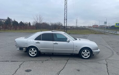 Mercedes-Benz E-Класс, 1997 год, 310 000 рублей, 4 фотография