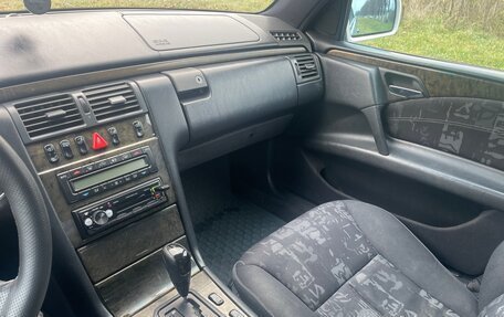 Mercedes-Benz E-Класс, 1997 год, 310 000 рублей, 8 фотография