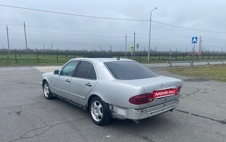 Mercedes-Benz E-Класс, 1997 год, 310 000 рублей, 6 фотография