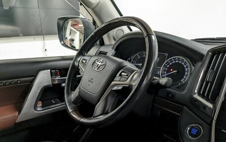 Toyota Land Cruiser 200, 2016 год, 5 400 000 рублей, 25 фотография