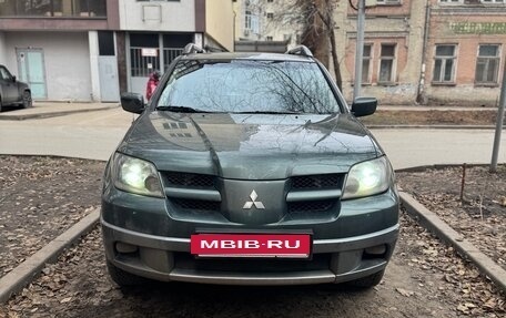 Mitsubishi Outlander III рестайлинг 3, 2003 год, 690 000 рублей, 2 фотография