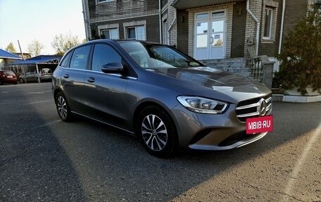 Mercedes-Benz B-Класс, 2020 год, 2 400 000 рублей, 2 фотография