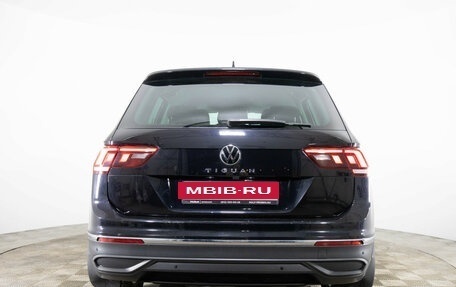 Volkswagen Tiguan II, 2021 год, 2 499 000 рублей, 6 фотография