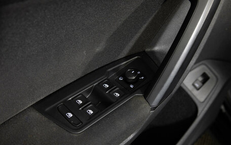 Volkswagen Tiguan II, 2021 год, 2 499 000 рублей, 16 фотография