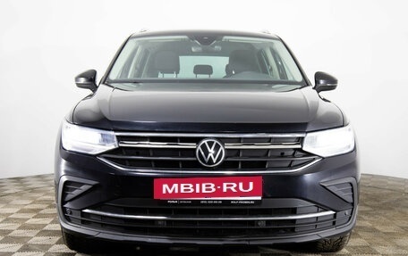 Volkswagen Tiguan II, 2021 год, 2 499 000 рублей, 2 фотография