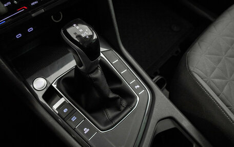 Volkswagen Tiguan II, 2021 год, 2 499 000 рублей, 20 фотография