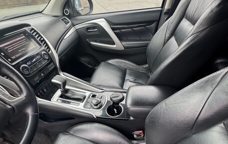 Mitsubishi Pajero Sport III рестайлинг, 2019 год, 1 990 000 рублей, 7 фотография