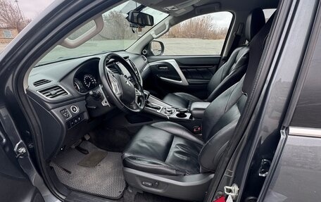 Mitsubishi Pajero Sport III рестайлинг, 2019 год, 1 990 000 рублей, 6 фотография