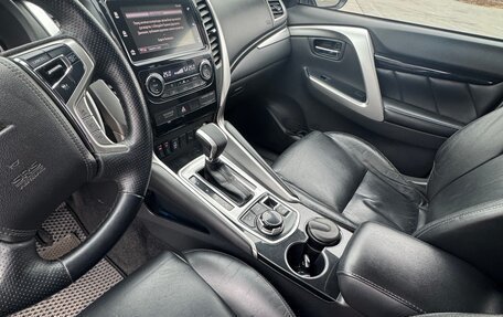 Mitsubishi Pajero Sport III рестайлинг, 2019 год, 1 990 000 рублей, 9 фотография