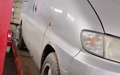 Hyundai H-1 II рестайлинг, 2001 год, 350 000 рублей, 1 фотография