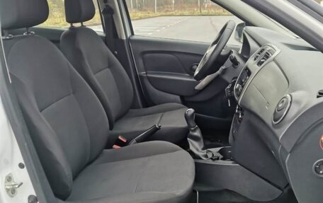 Renault Logan II, 2019 год, 780 000 рублей, 9 фотография