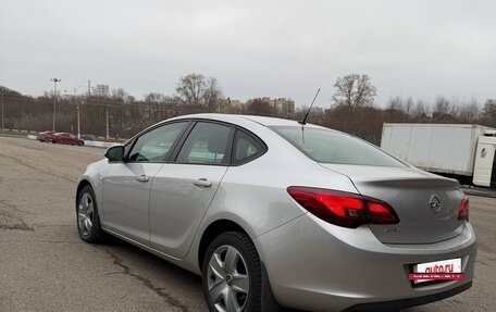 Opel Astra J, 2013 год, 890 000 рублей, 3 фотография