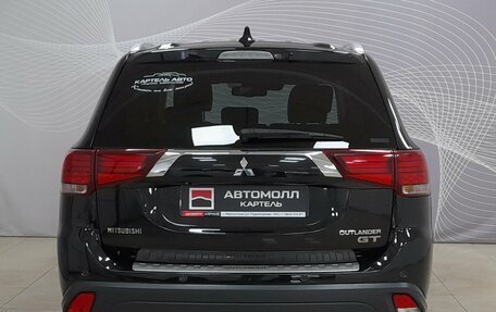 Mitsubishi Outlander III рестайлинг 3, 2017 год, 2 522 000 рублей, 9 фотография