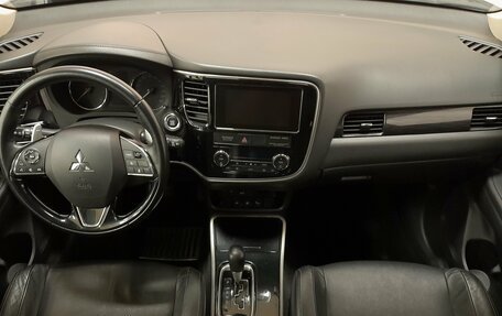 Mitsubishi Outlander III рестайлинг 3, 2017 год, 2 522 000 рублей, 13 фотография