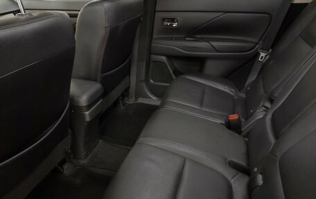 Mitsubishi Outlander III рестайлинг 3, 2017 год, 2 522 000 рублей, 18 фотография